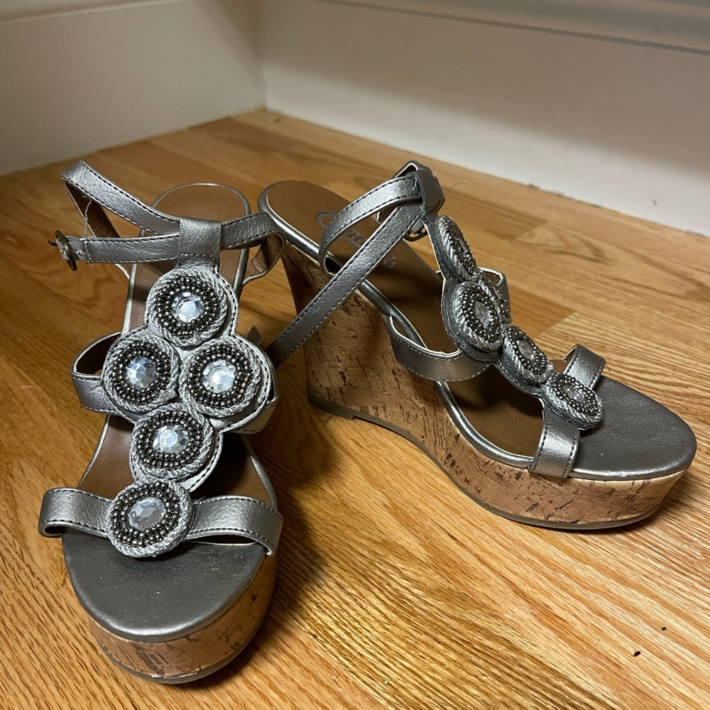Candies sz 6 wedge sandals
